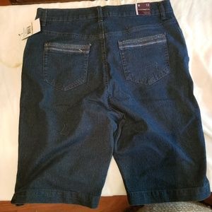 Gloria Vanderbilt Bermuda pant